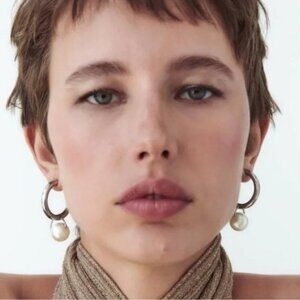 ✨ ZARA PEARL HOOP EARRINGS ✨NWT comes with gift box 🎁🎁